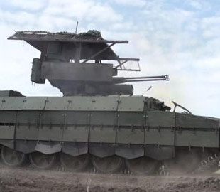 Хотіли похизуватися, а отримали критику: аналітики пояснили, що не так з БМПТ "Термінатор"