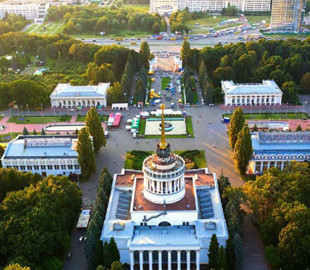 Шкарлет запевняє, що при будівництві президентського університету дерева ВДНГ не постраждають