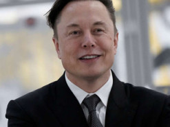 Илон Маск намерен избавить людей от шума в ушах к 2027 году