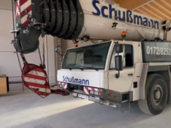 Блогер разогнал 60-тонный автокран до максимальной скорости