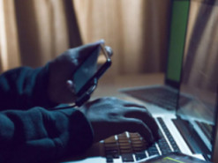 У Харкові засудили чоловіка, який "здавав” в Телеграм місця видачі повісток