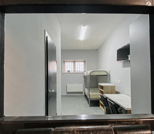 Телевизор, Wi-Fi, телефон: в Киеве обновили камеры в следственном изоляторе