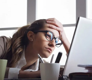 ШІ не рятує від перевантаження: працівники технологічних компаній стали працювати більше і вигорати швидше