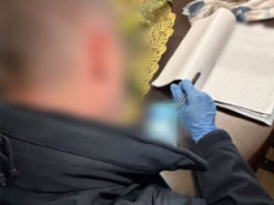У Києві викрили пропагандистку, яка за два роки написала майже 100 тисяч коментарів із закликами вбивати українців