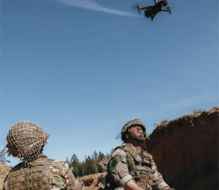 FT: Британським військовим забороняють запускати над собою дрони, важчі за огірок