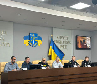 Українські та чеські правоохоронці розповіли деталі спецоперації з викриття масштабної шахрайської схеми, в якій постраждали громадяни ЄС