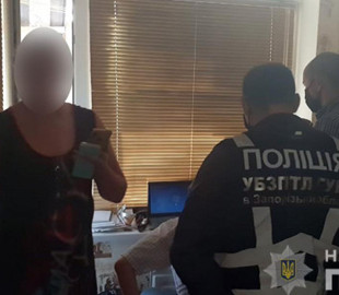 Жительку Запоріжжя викрили на розповсюдженні дитячої порнографії