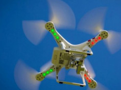 В Австралии разработан «пандемический дрон», способный найти заболевшего в толпе людей