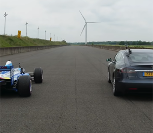 Серійна Tesla Model S і спортивний болід Benetton F1 влаштували перегони на швидкість