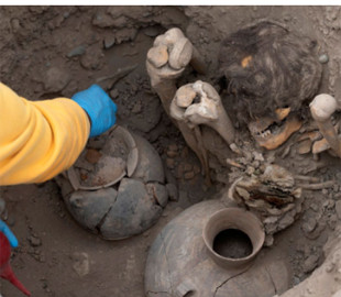 У Перу археологи виявили 1000-літню мумію, у якої навіть збереглося волосся на голові