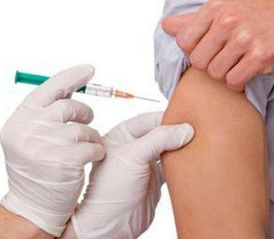 Шмыгаль заявил, что запись на вакцинацию поможет получить COVID-паспорт