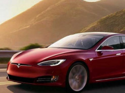 Tesla тимчасово припинила випуск кількох моделей електрокарів