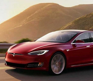 Tesla тимчасово припинила випуск кількох моделей електрокарів