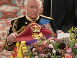 Записка від Чарльза: що король написав у своєму останньому посланні для матері Єлизавети II