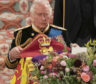 Записка від Чарльза: що король написав у своєму останньому посланні для матері Єлизавети II