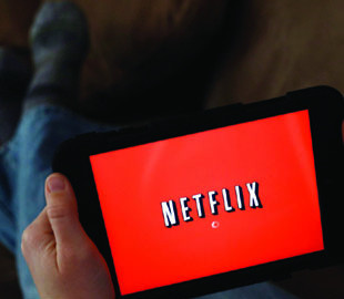 Netflix продлил мультсериал с Майклом Дугласом на второй сезон