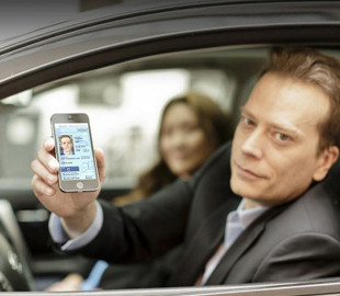 Электронные водительские права будут действительны до конца 2021 года