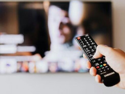 Чому телевізор показує синій екран і як це виправити