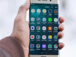 90% людей не знають цього: справжня функція маленьких отворів у телефоні вас здивує