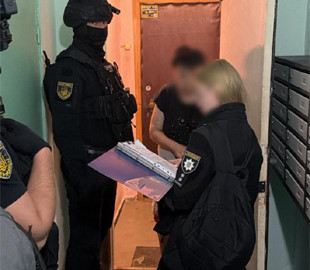 Операція «WallHack»: кіберполіція викрила учасників скам-спільнот у Києві та 19 областях