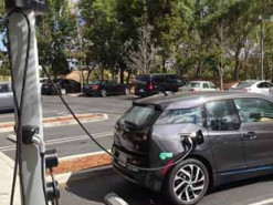 В Германии из-за электромобилей предрекли увольнение десятков тысяч занятых в автопроме