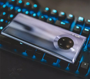 Смартфон Huawei пережил три дня наводнения