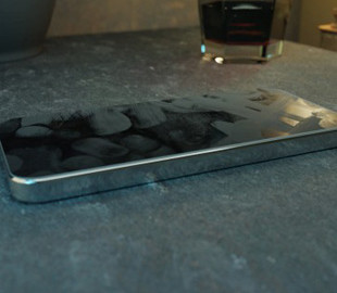 Создано антимикробное защитное стекло для смартфона