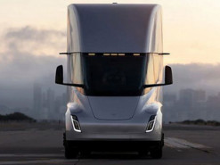 Tesla приступила к производству электрического тягача Semi в Неваде