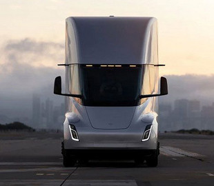 Tesla приступила к производству электрического тягача Semi в Неваде