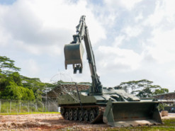 Бойова оцифрована «землерийка»: азійська компанія поставила армії Сінгапуру новітні інженерні машини