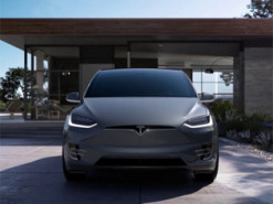 Toyota об’єдналась із Tesla заради безпілотних технологій