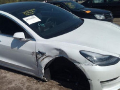 Tesla встановлювала в нові авто дефектні деталі та змушувала клієнтів платити за ремонт