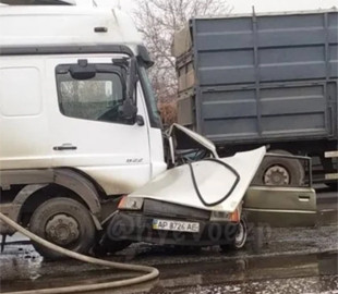 В сети появилось видео момента смертельного ДТП в Запорожье