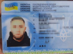 Купив права через інтернет: У Вінниці патрульні зупинили водія з підробленим посвідченням