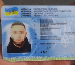 Купив права через інтернет: У Вінниці патрульні зупинили водія з підробленим посвідченням