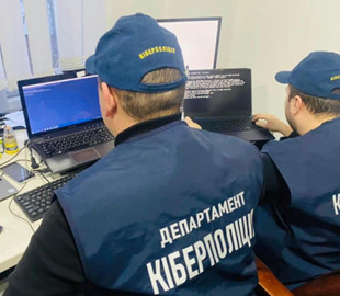 Жінка перераховувала освітянські гроші на власні рахунки