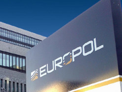Європол викрив схему відмивання коштів через криптовалюти на €700 млн