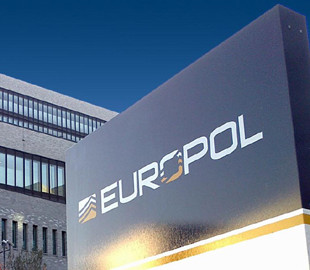 Європол викрив схему відмивання коштів через криптовалюти на €700 млн