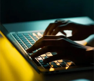 Інтернет-шахраї ошукали жінку на 100 тисяч гривень