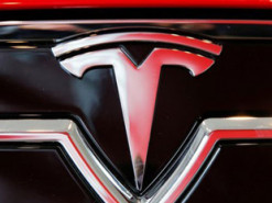 Tesla почала гальмувати без причини: у США вже 750 скарг