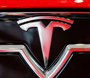 Tesla почала гальмувати без причини: у США вже 750 скарг