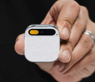 Зганьбив творців гаджета Ai Pin: штучний інтелект дав неправильні відповіді