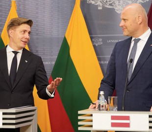Гібридні загрози з боку РФ обговорили під час зустрічі прем’єри Латвії та Литви