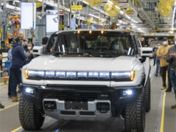 Кількість замовлень на електрокари Hummer перевищила 65 тисяч