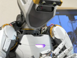 Найшвидший і найрозумніший у світі: на що здатен робот Phoenix 7-го покоління