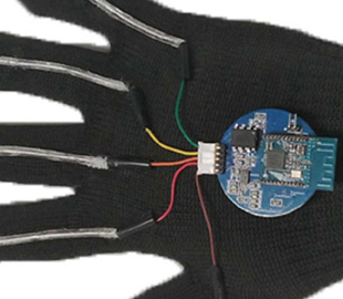 Калифорнийские робототехники представили перчатку, переводящую язык жестов в речь