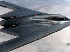 Боїться води, як кіт: чому стелс-бомбардувальнику B-2 було важко літати в дощ