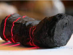 ШІ намагається прочитати слова на стародавньому папірусі, спаленому Везувієм