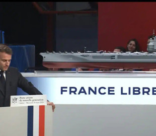 Франція будує гігантський атомний авіаносець - Макрон оголосив його назву