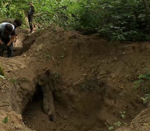 На Київщині натрапили на велетенський могильник літаків, які в СРСР порізали, щоб не платити за лендліз